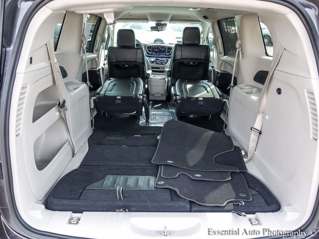 Used 2023 Chrysler Pacifica Touring-L FWD image 21