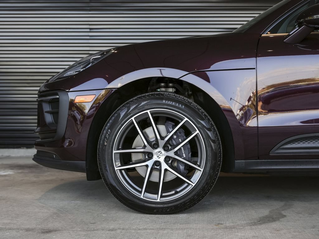 Certified 2026 Porsche Macan AWD/4WD image 13