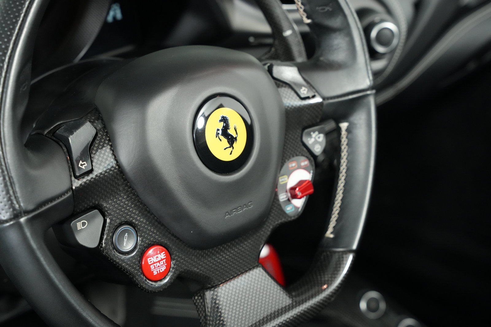 Used 2019 Ferrari 488 Spider RWD image 32