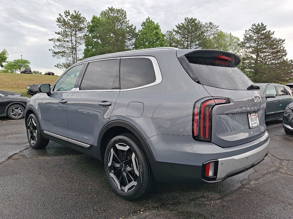 Certified 2024 Kia Telluride EX w/ EX Captain's Chair Package AWD/4WD image 14