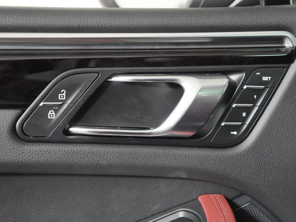 Certified 2023 Porsche Macan Turbo AWD/4WD image 15