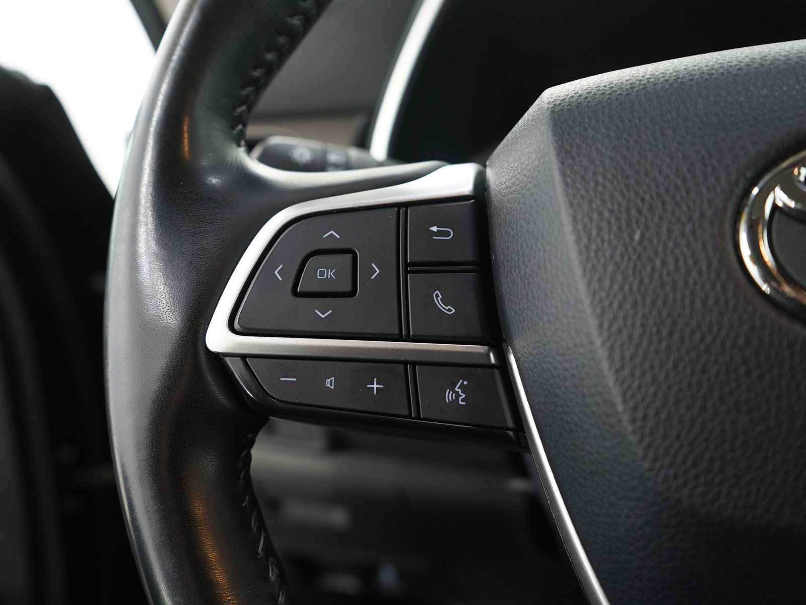 Used 2022 Toyota Highlander XLE image 30