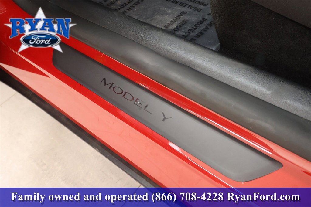 Used 2022 Tesla Model Y Long Range image 27