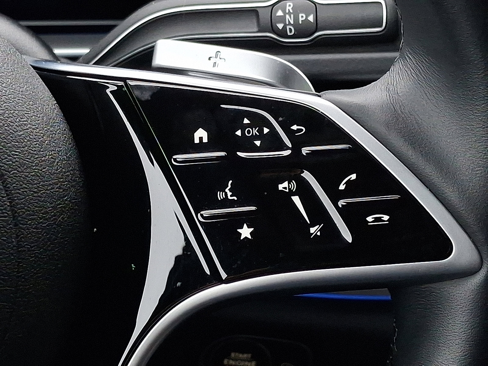 Used 2025 Mercedes-Benz GLS 450 4MATIC image 23