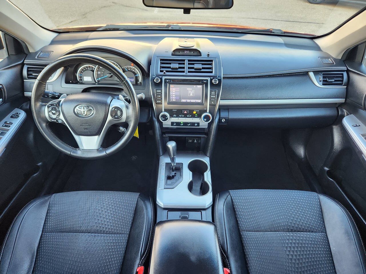 Used 2014 Toyota Camry SE w/ Moonroof Package FWD image 3