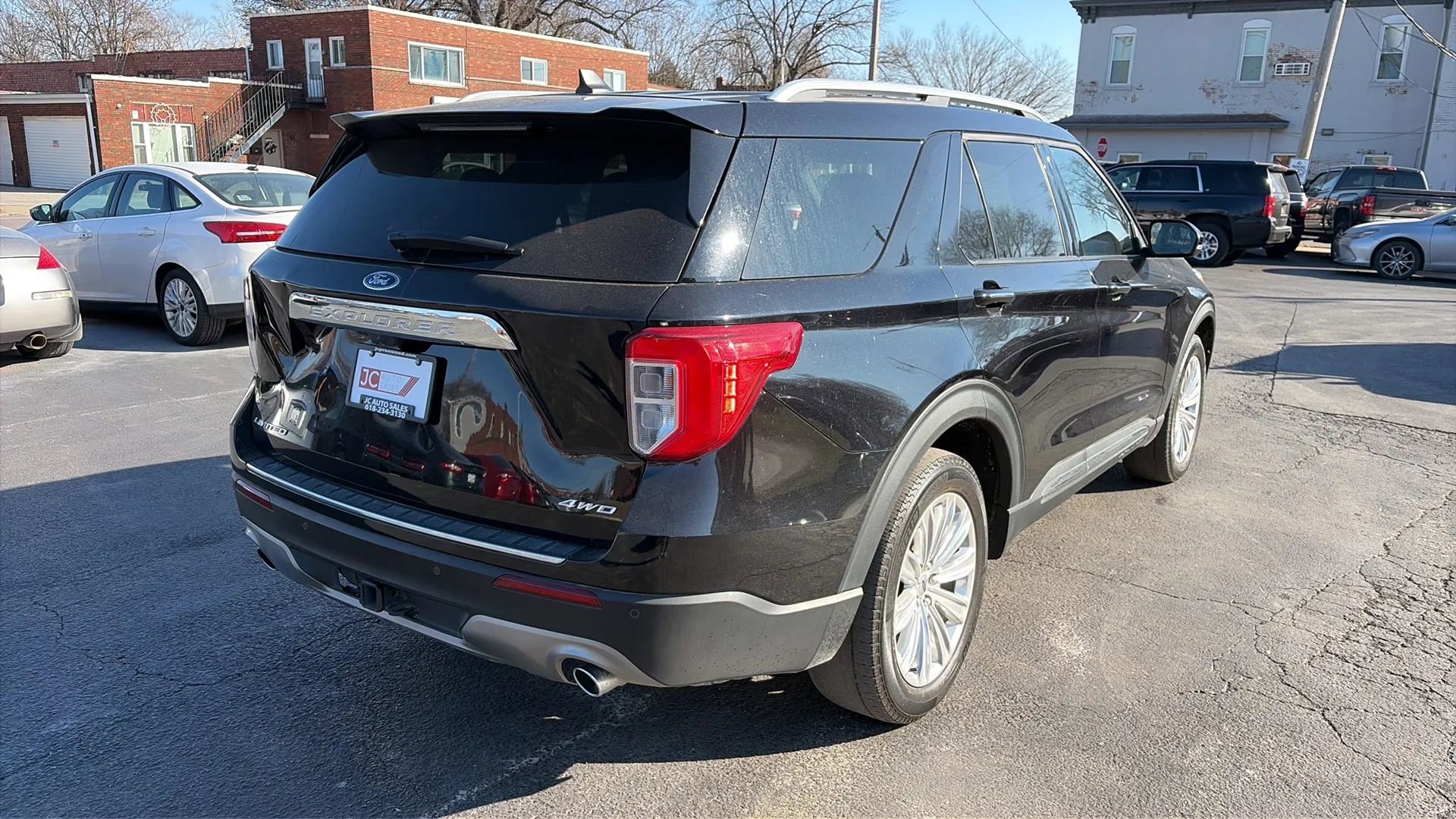Used 2024 Ford Explorer Limited w/ Equipment Group 301A image 5