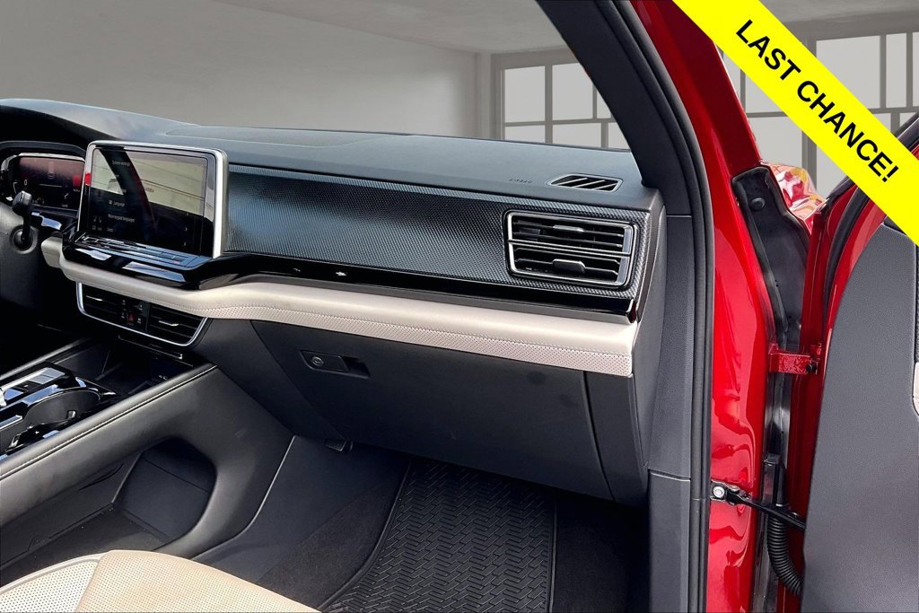 Used 2024 Volkswagen Atlas Cross Sport SEL Premium R-Line AWD/4WD image 17