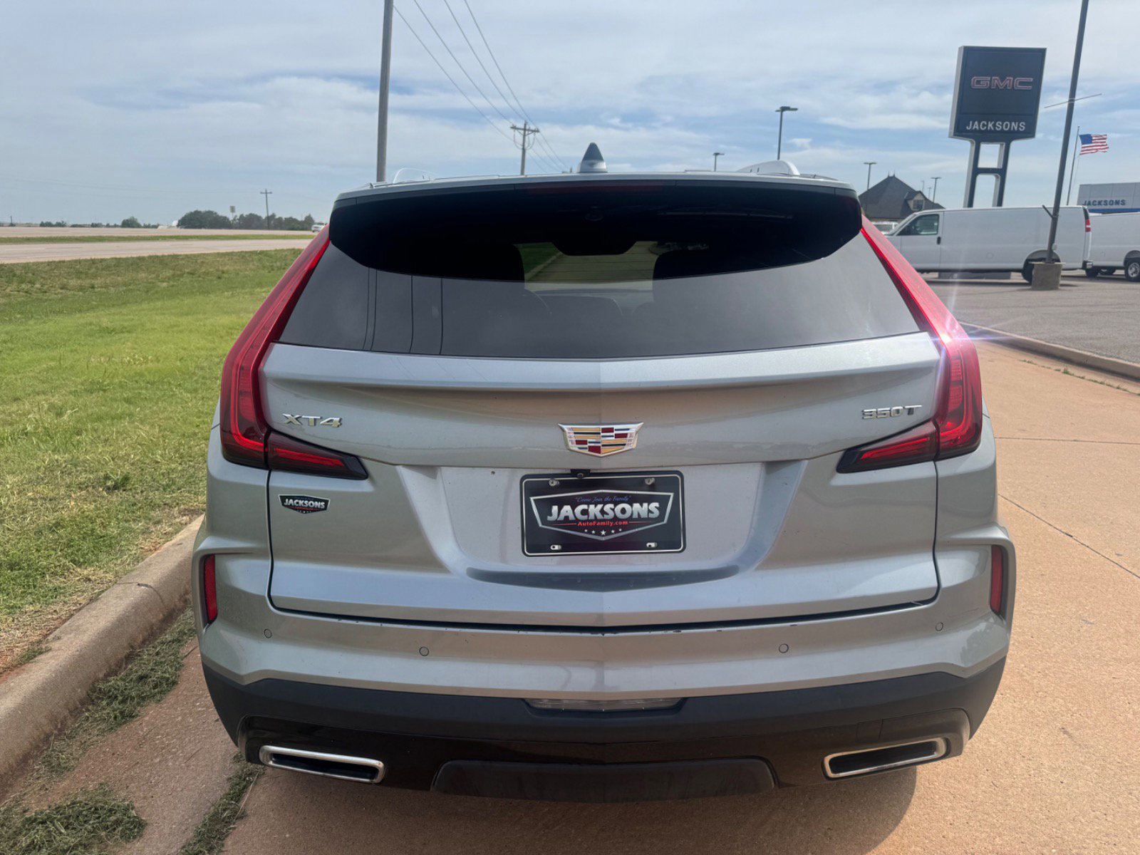 Used 2024 Cadillac XT4 Premium Luxury FWD image 4