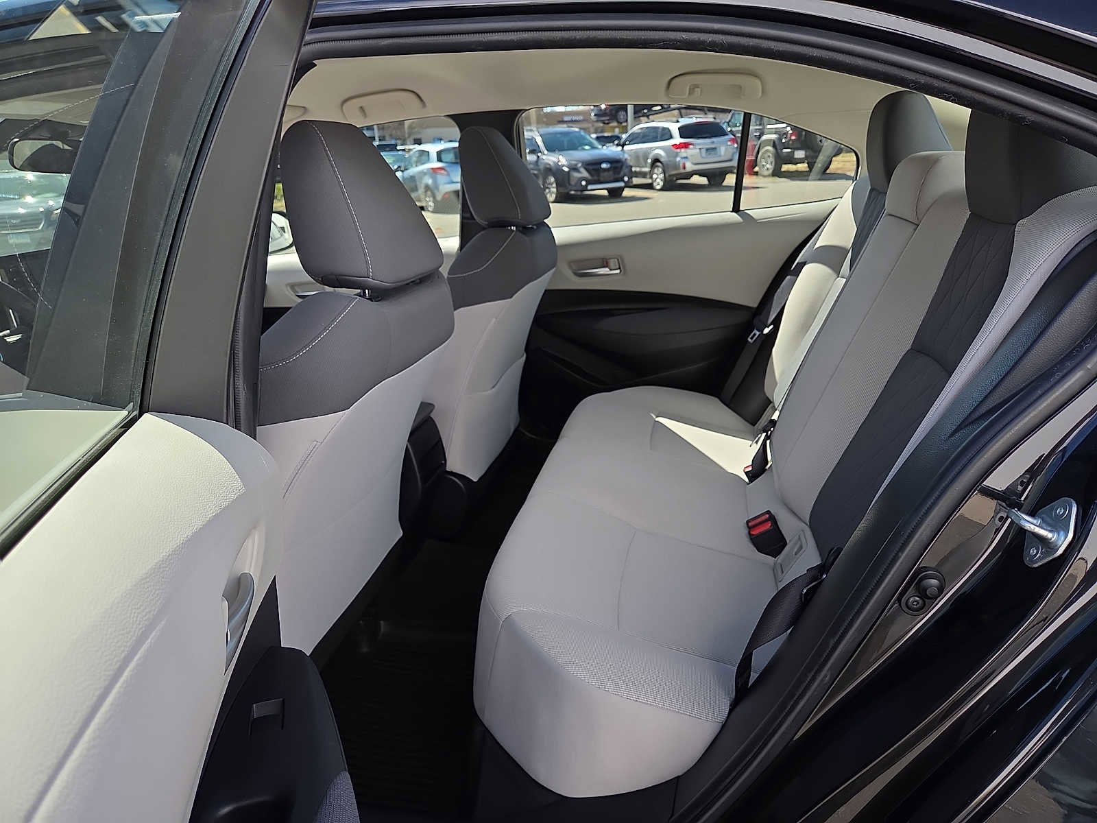 Used 2020 Toyota Corolla LE image 11