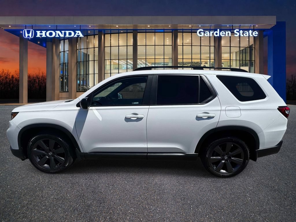 Used 2024 Honda Pilot Sport image 2