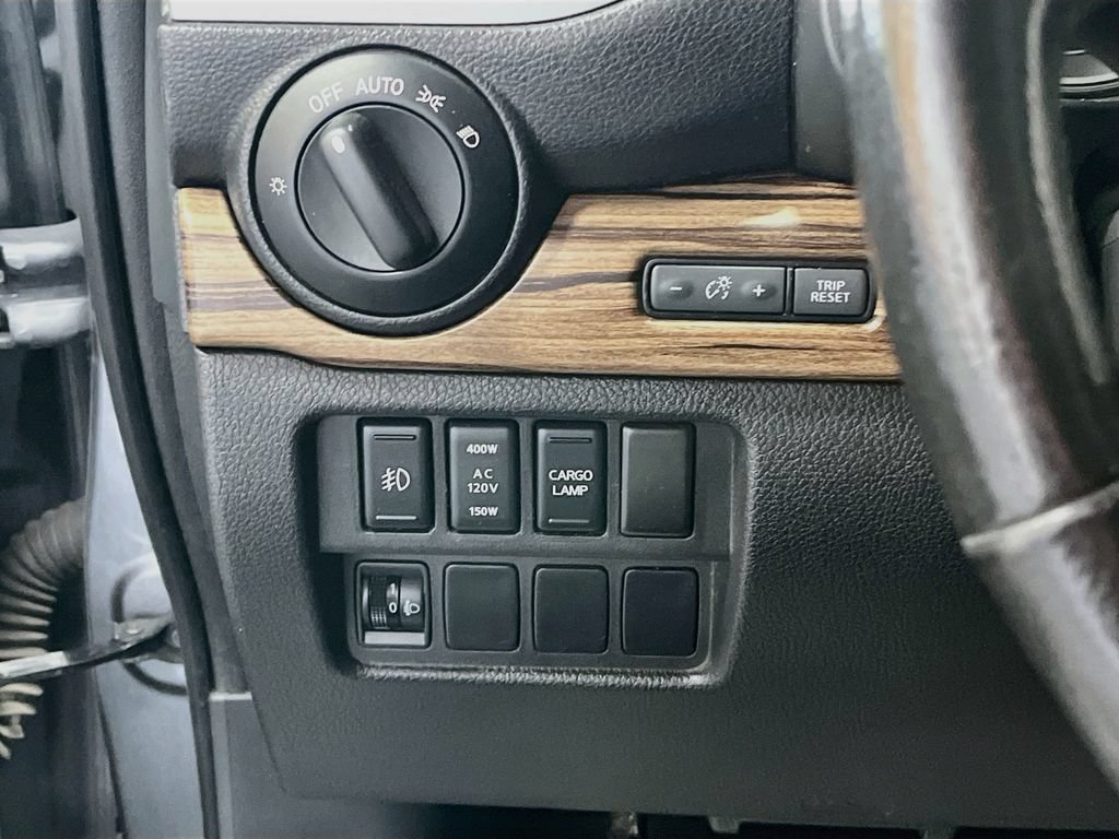 Used 2018 Nissan Titan SL AWD/4WD image 10