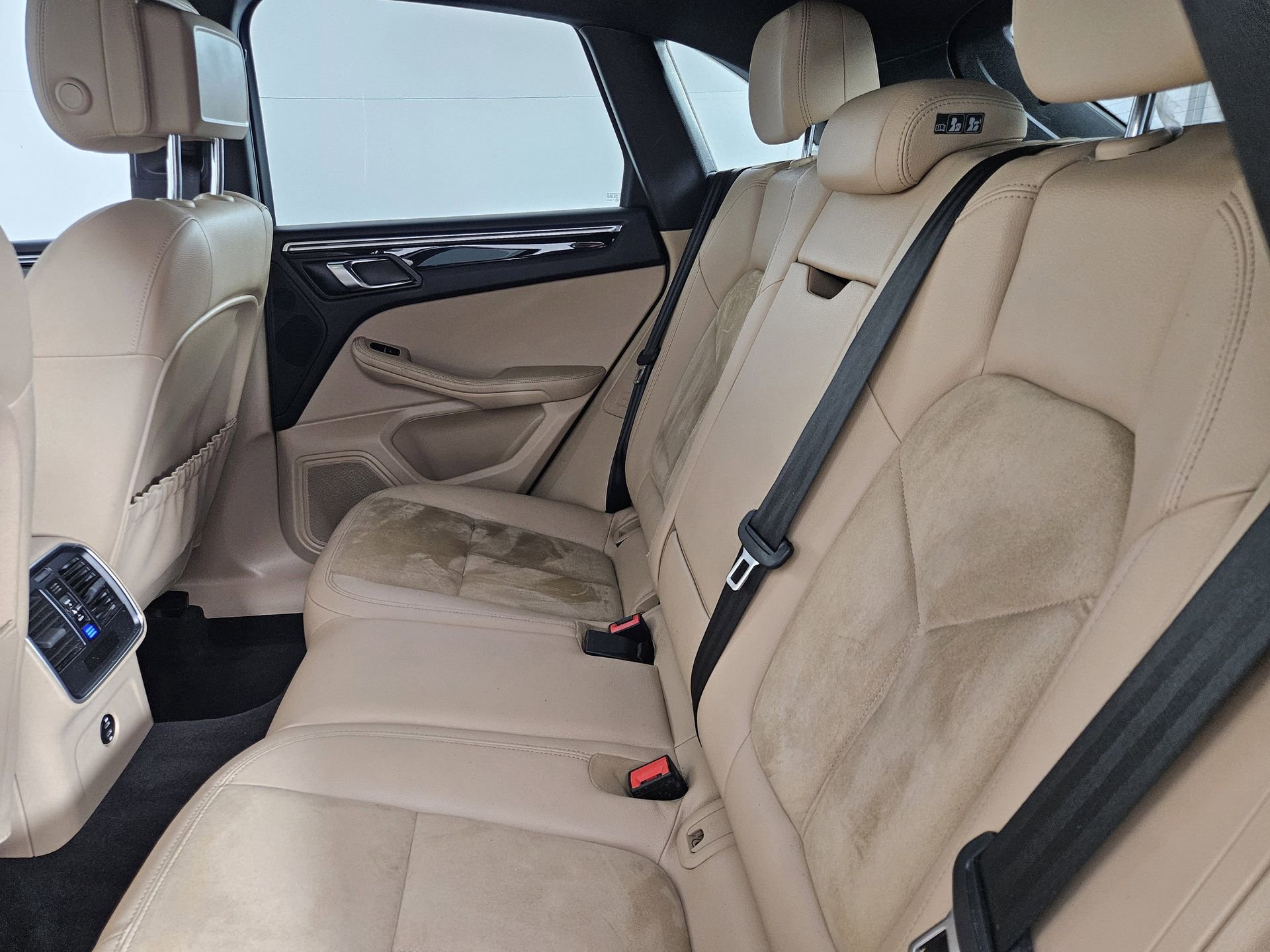 Used 2021 Porsche Macan AWD/4WD image 40