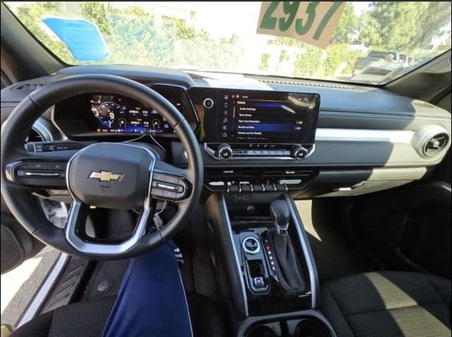 Used 2024 Chevrolet Colorado LT w/ LT Convenience Package image 5