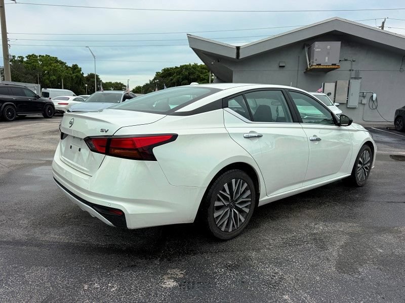Used 2024 Nissan Altima 2.5 SV FWD image 5