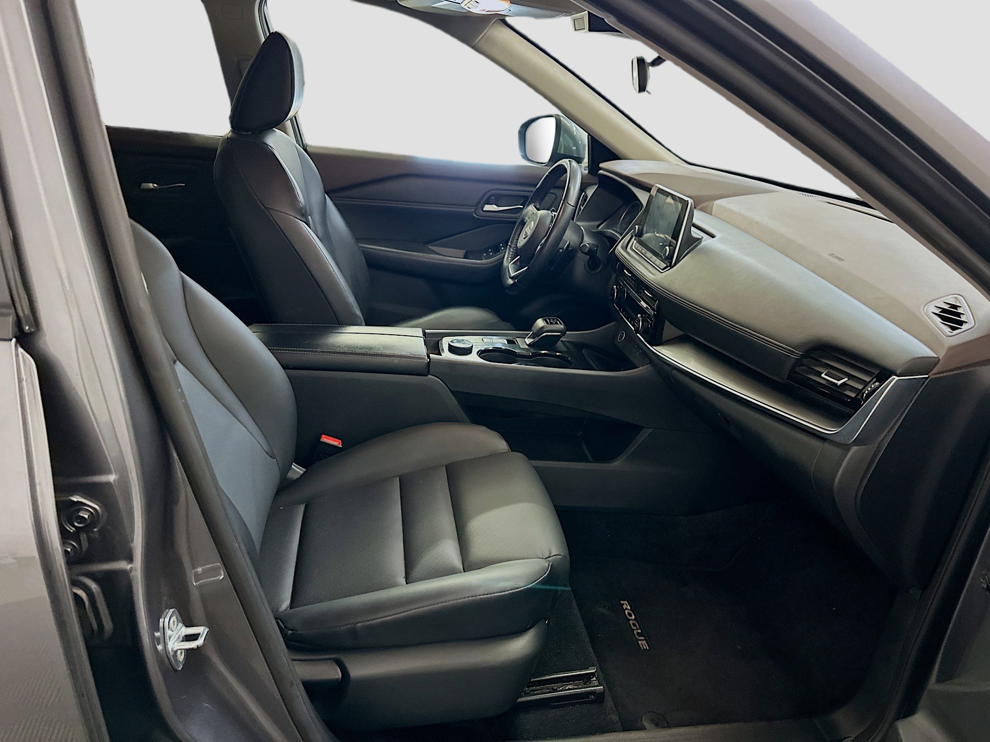 Used 2023 Nissan Rogue SV w/ SV Premium Package AWD/4WD image 32