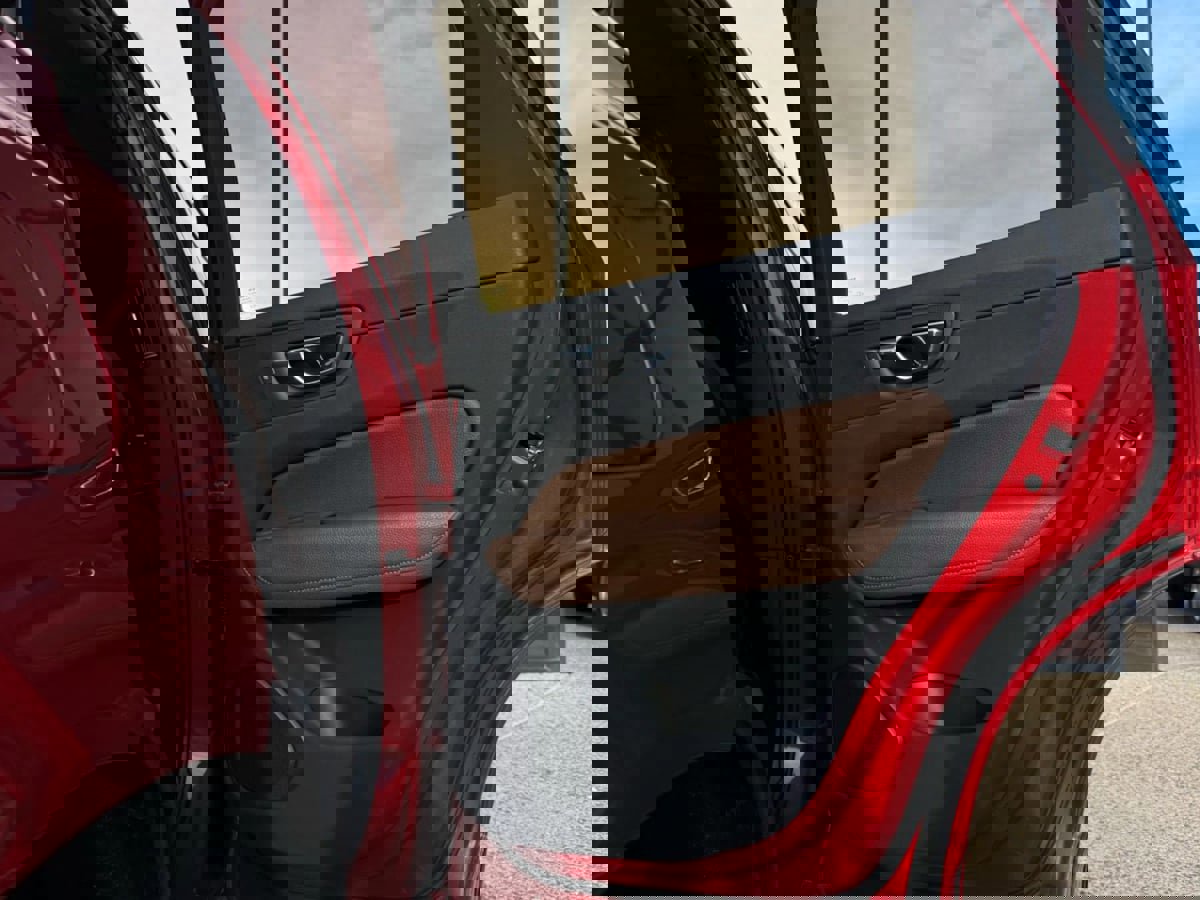 Used 2019 Volvo XC60 T5 Momentum w/ Advanced Package image 35