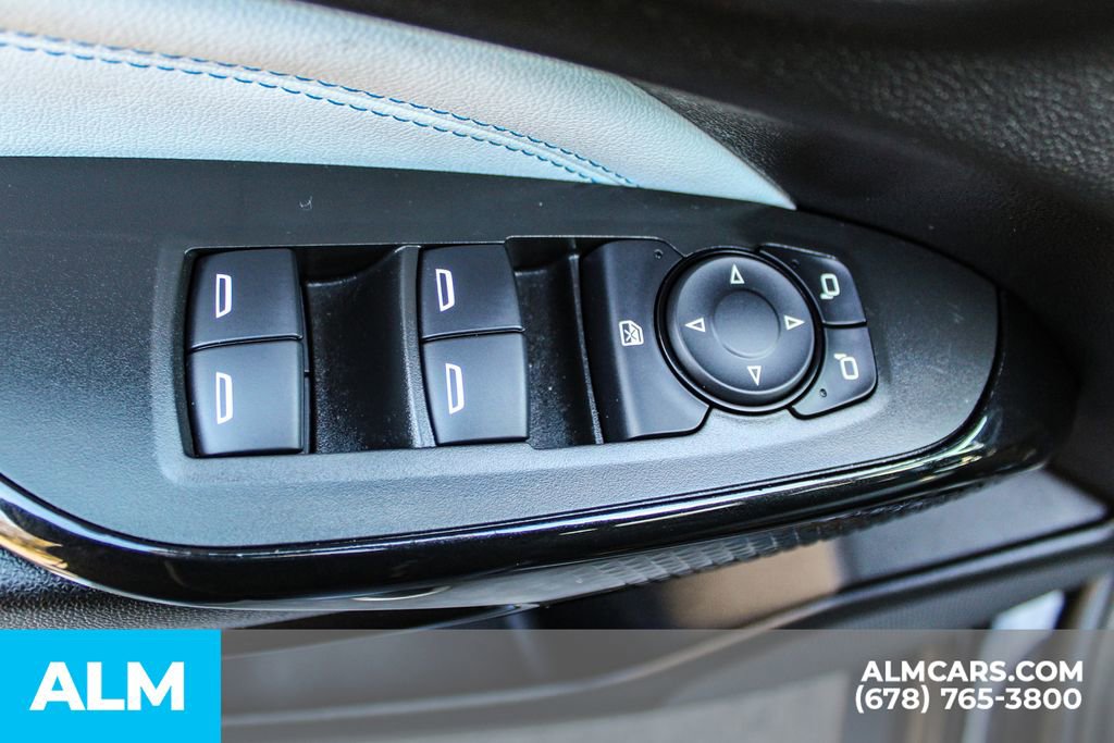 Used 2025 Chevrolet Trax LT w/ LT Convenience Package image 39