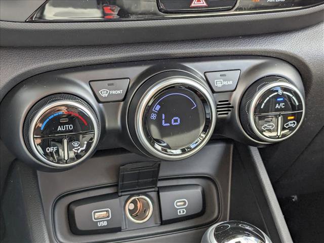 Used 2025 Hyundai Venue SEL FWD image 15