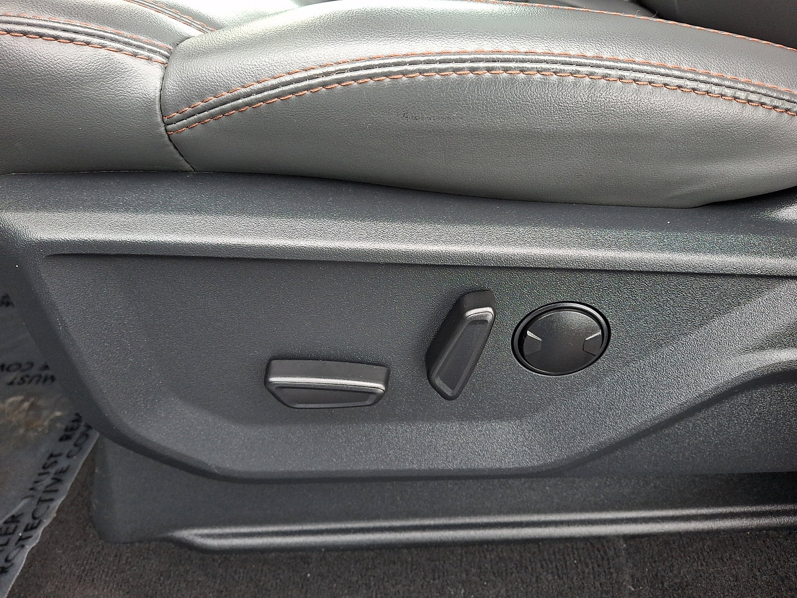 Used 2025 Ford Expedition Active image 16