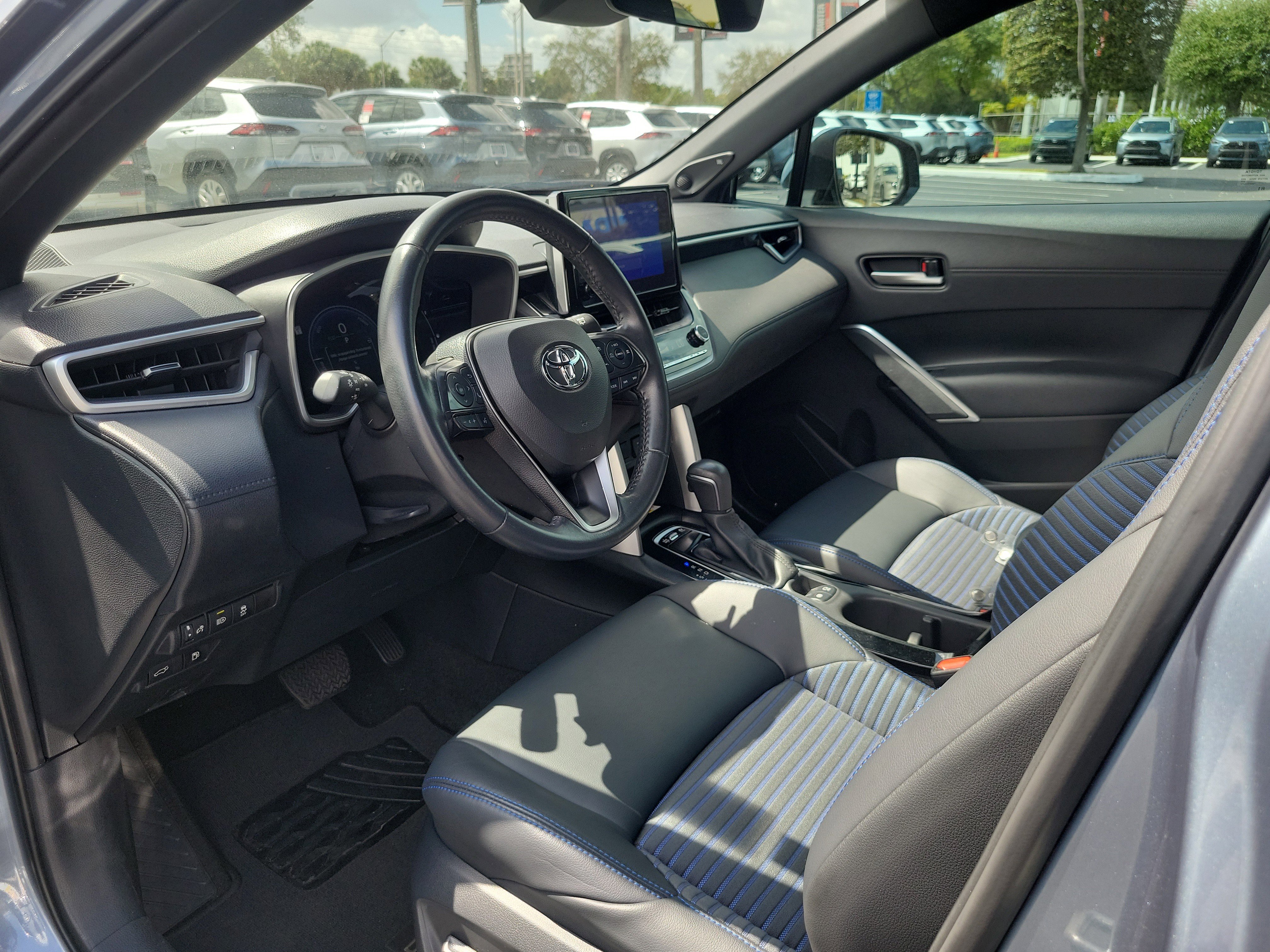 Used 2023 Toyota Corolla Cross XSE w/ Convenience Package image 19