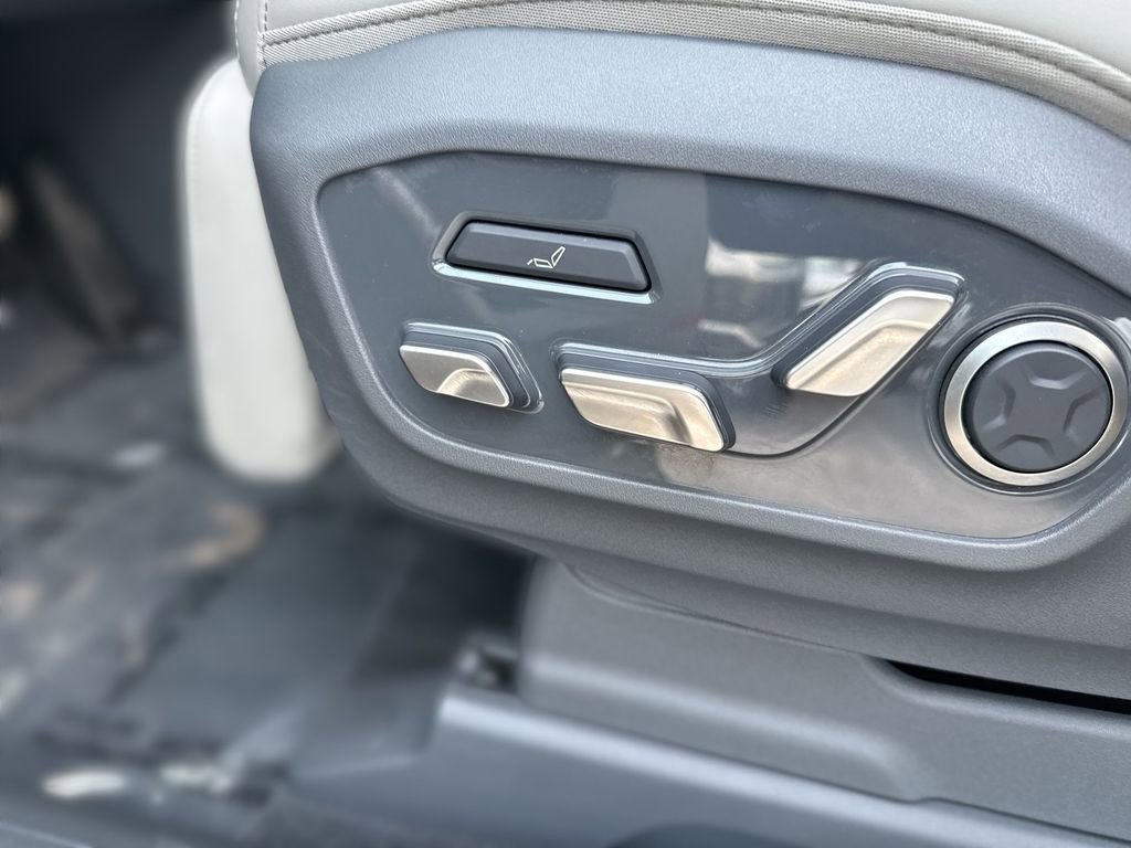 Used 2024 Kia EV9 Land image 14