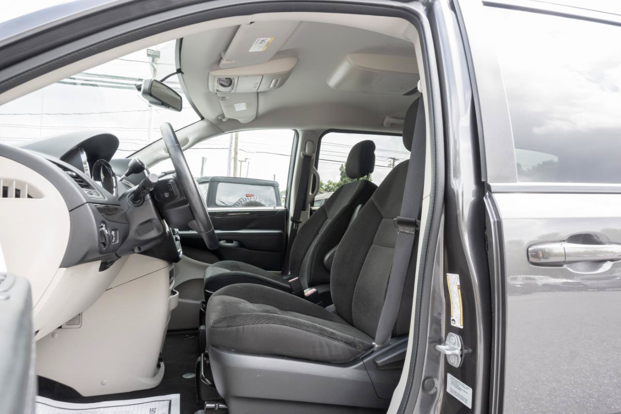 Used 2017 Dodge Grand Caravan SE w/ Power Window Group FWD image 13