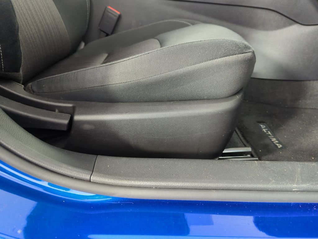 Used 2025 Nissan Altima 2.5 SV image 36