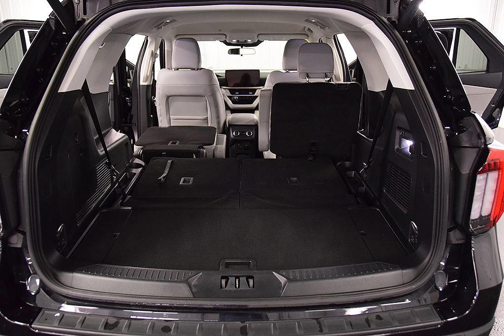 Used 2025 Ford Explorer Active w/ Active Comfort Package AWD/4WD image 35