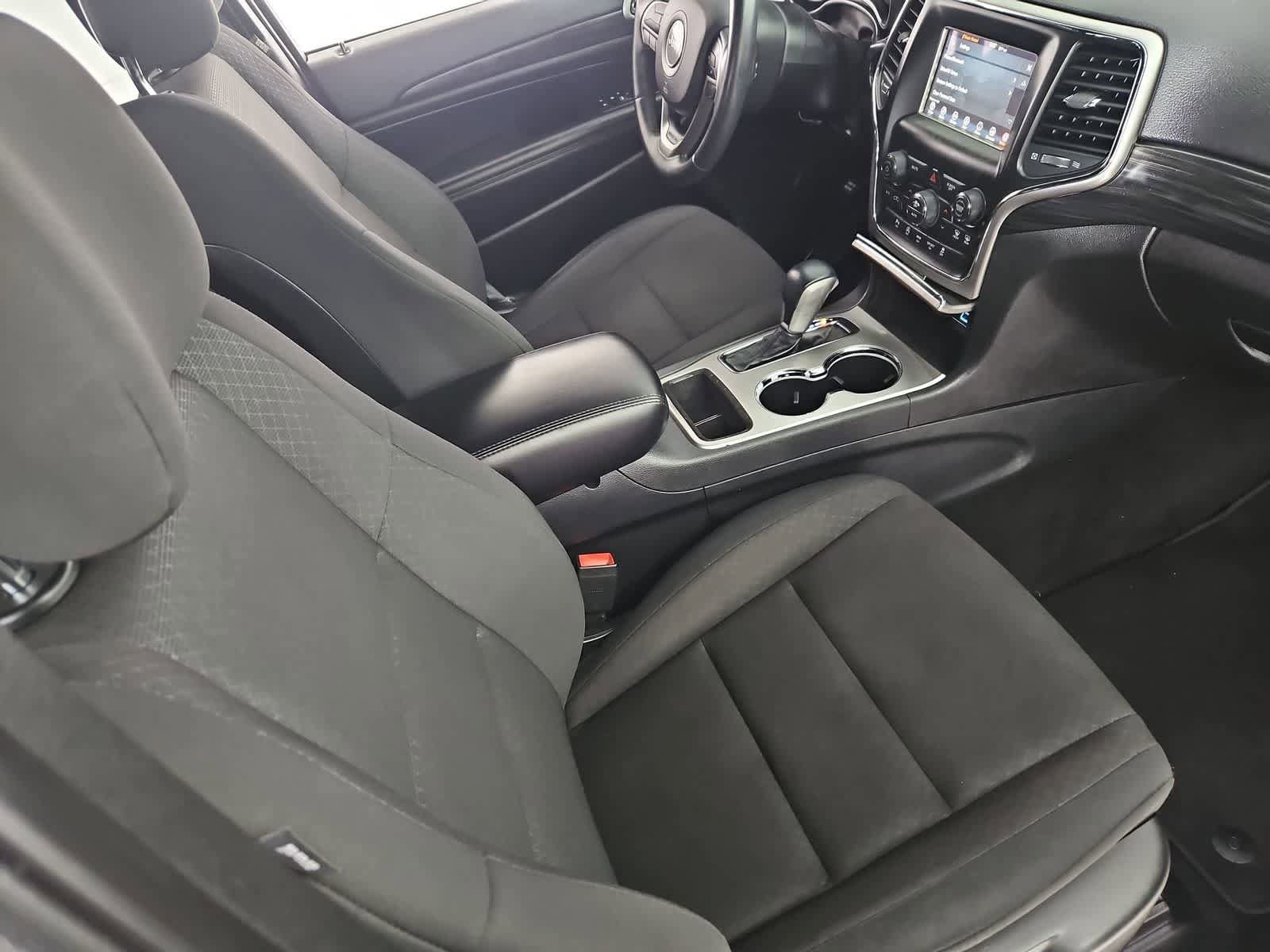 Used 2019 Jeep Grand Cherokee Laredo AWD/4WD image 21