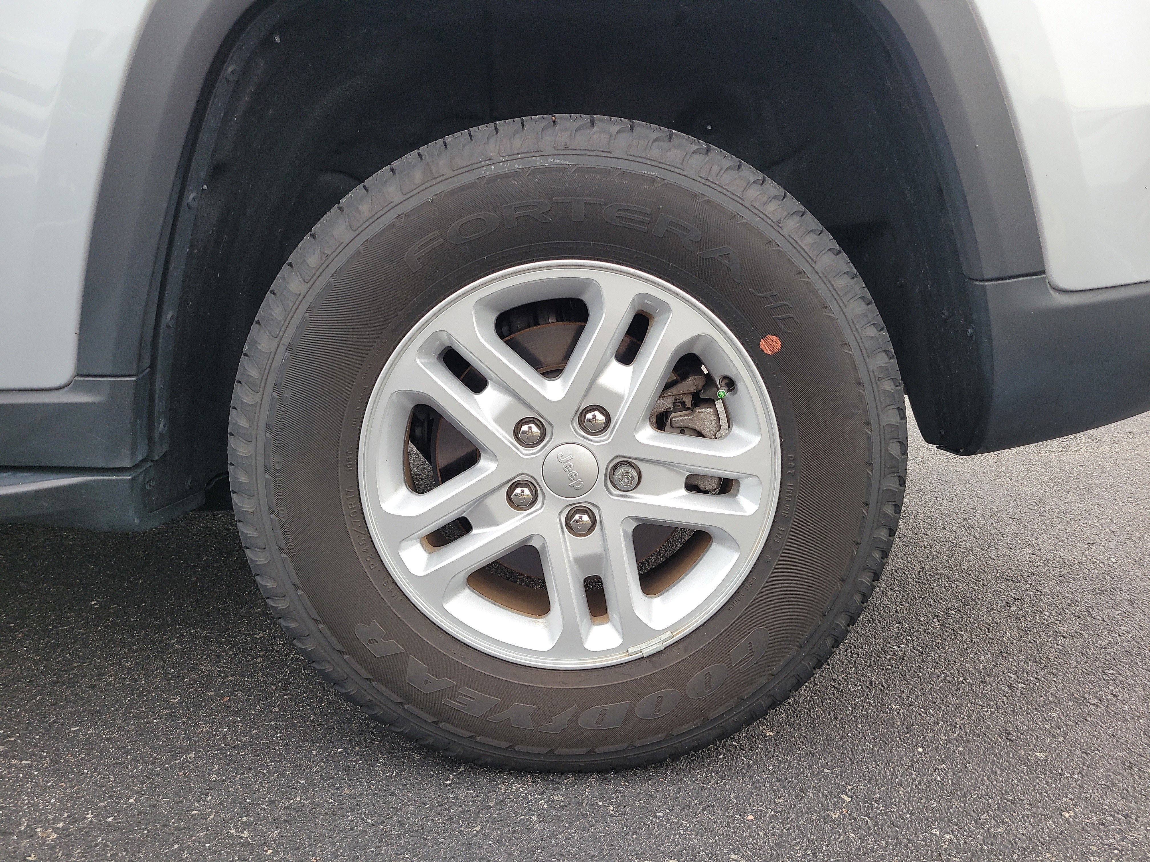 Used 2024 Jeep Grand Cherokee Laredo image 8