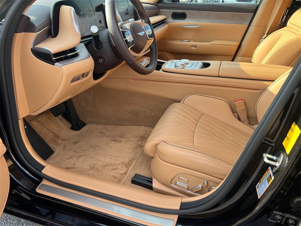 Used 2025 Genesis G90 3.5T image 9