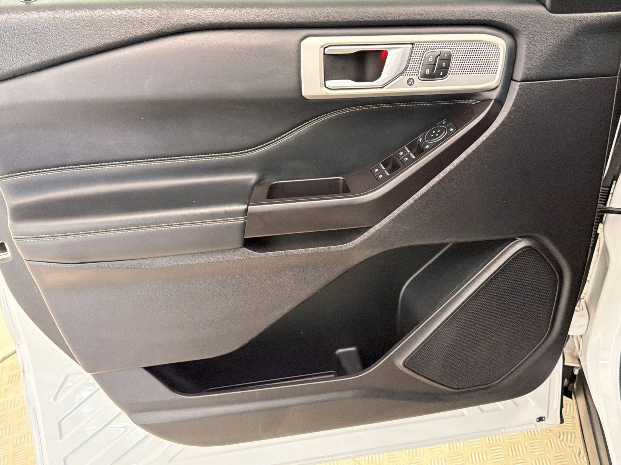 Used 2020 Ford Explorer Limited image 12