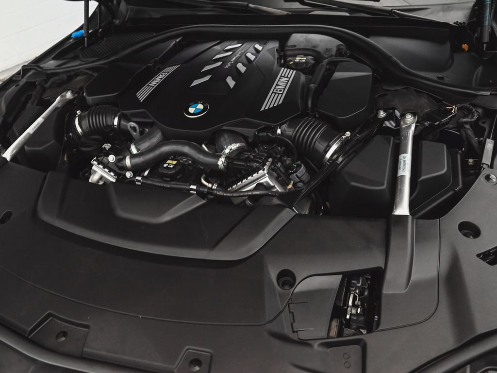 Used 2022 BMW 750i xDrive w/ M Sport Package AWD/4WD image 39
