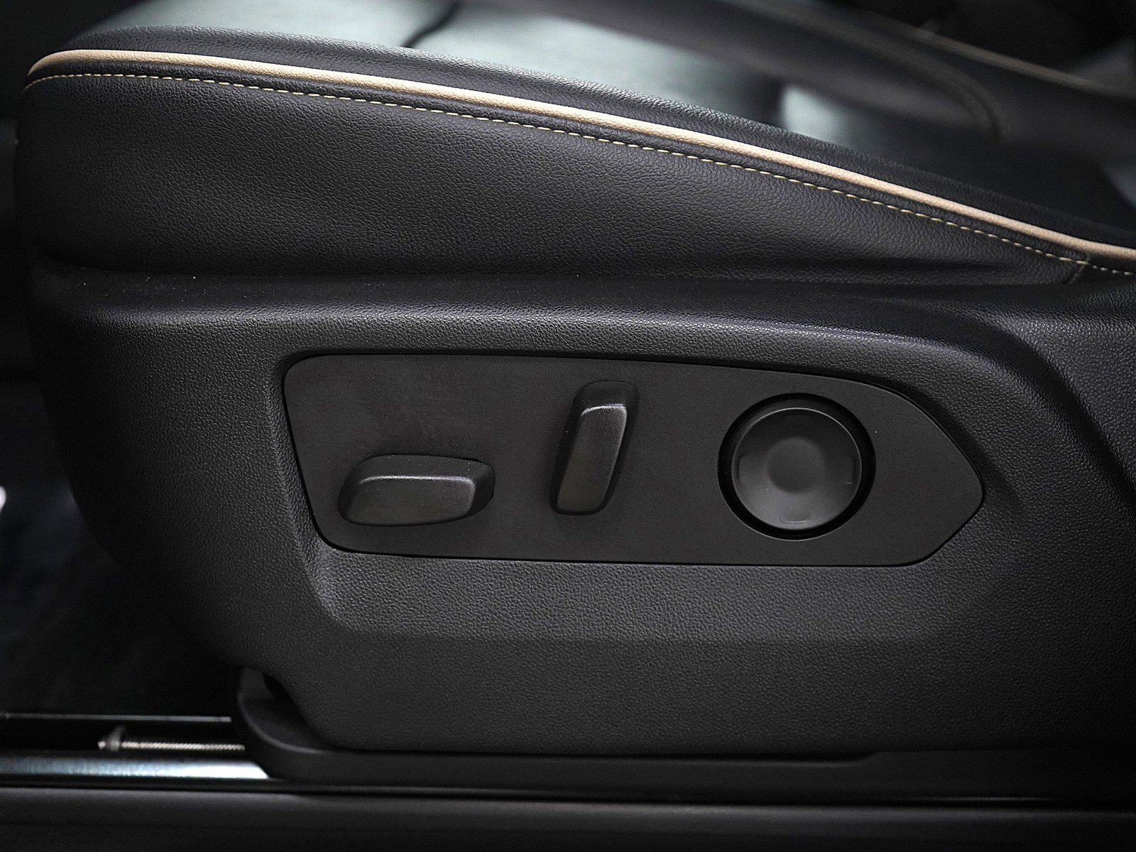 Used 2021 GMC Yukon SLT w/ SLT Premium Package image 32