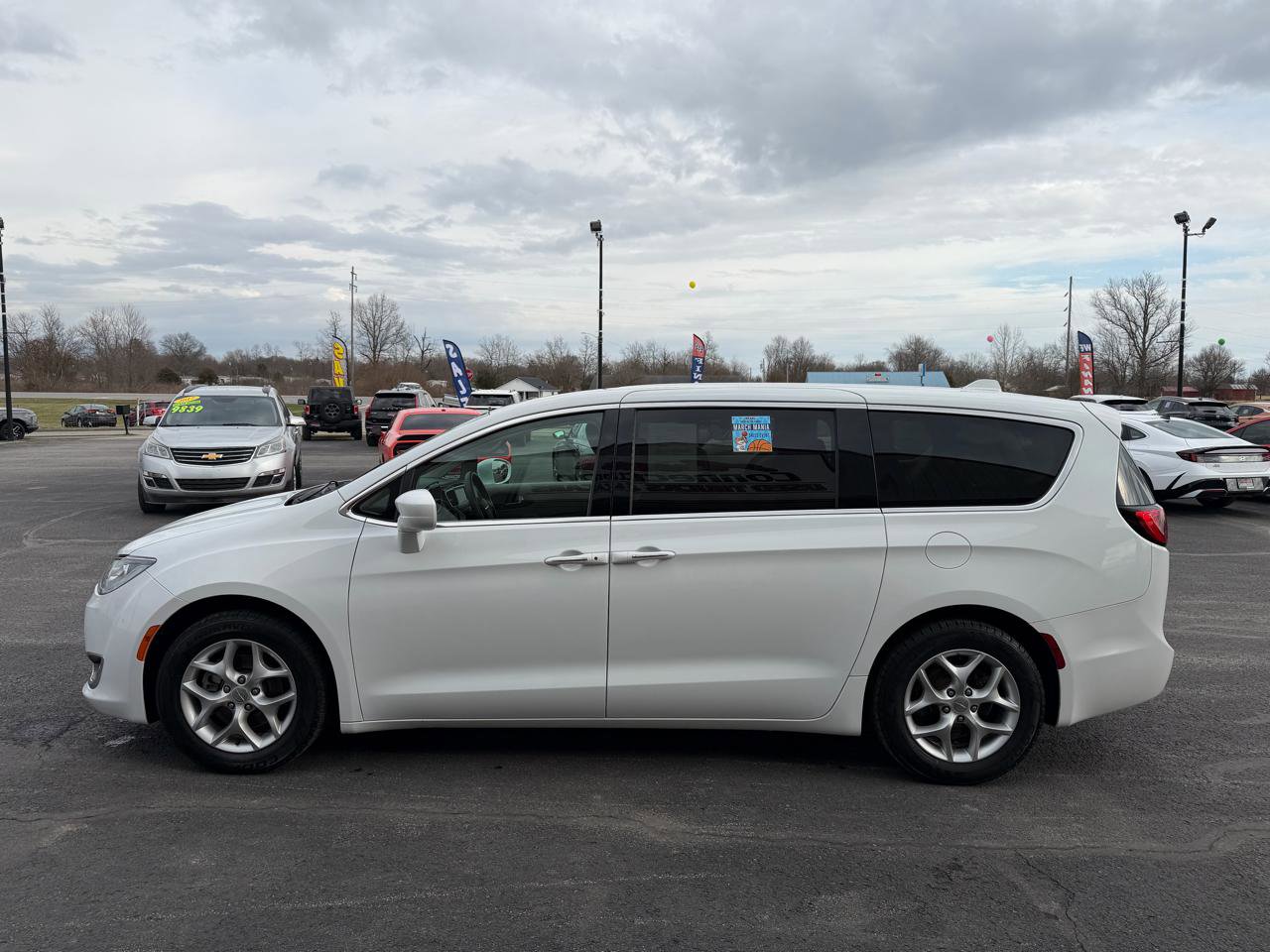 Used 2018 Chrysler Pacifica Touring Plus w/ Tire & Wheel Group image 8