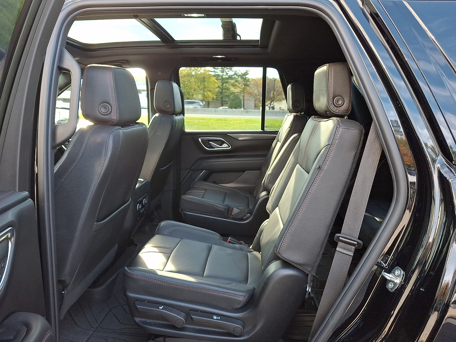 Used 2023 Chevrolet Tahoe RST w/ Sport Performance Package AWD/4WD image 11