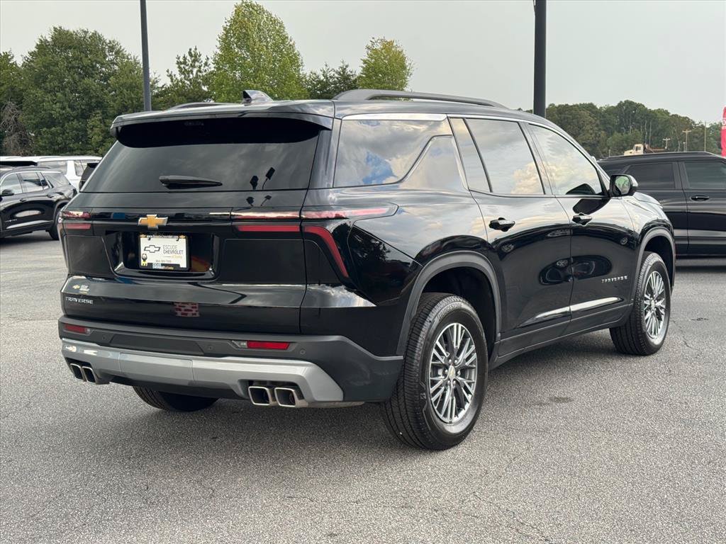 Used 2026 Chevrolet Traverse LT w/ Driver Confidence Package FWD image 3