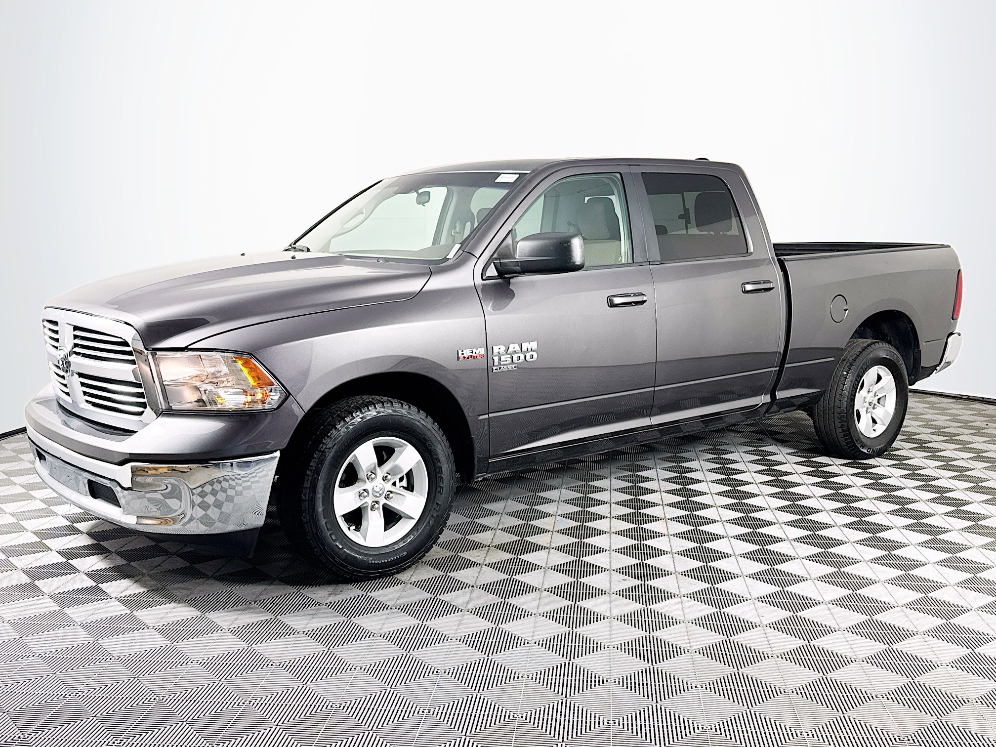 Used 2020 RAM 1500 Classic SLT image 4