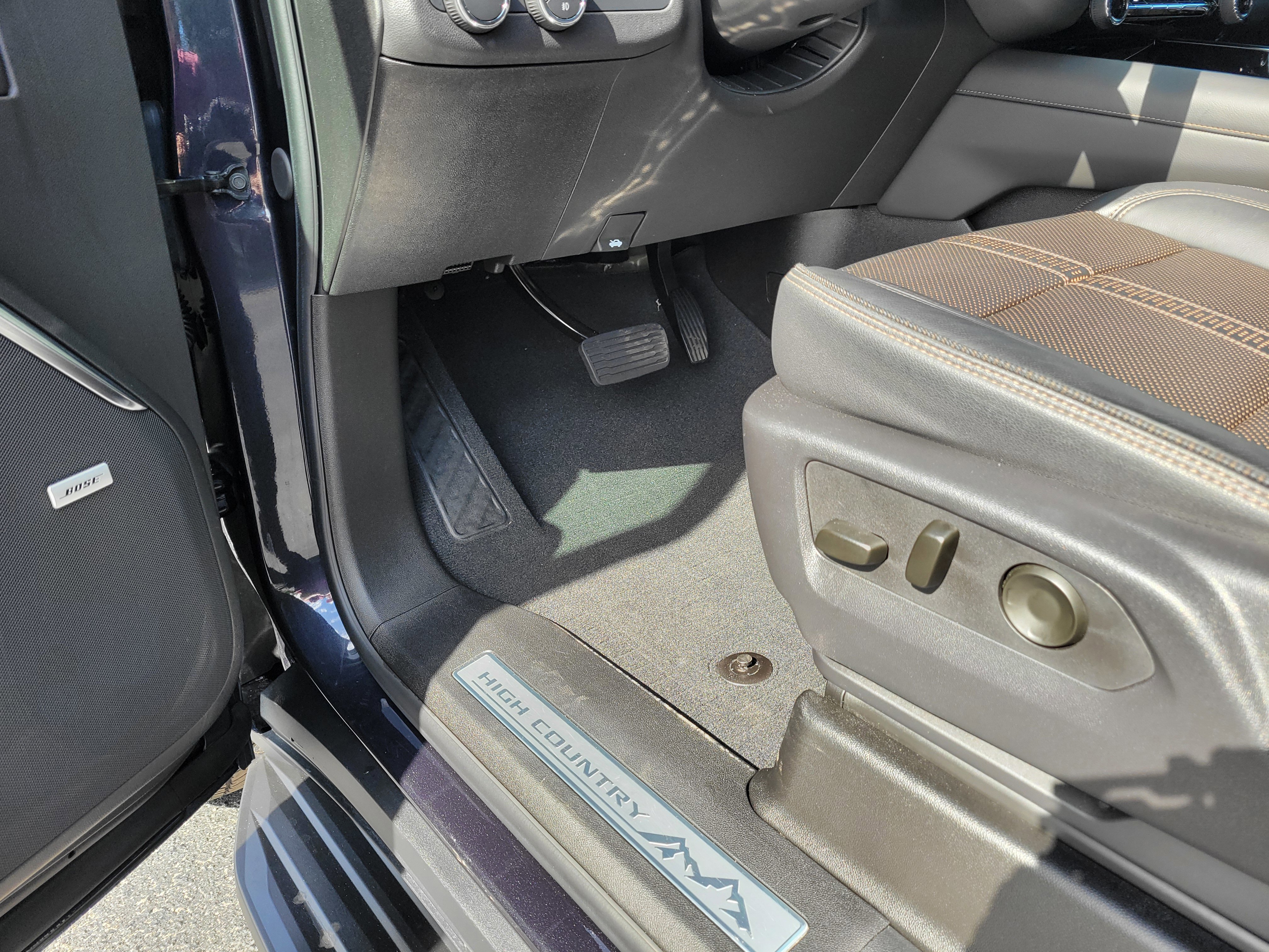 Certified 2025 Chevrolet Suburban High Country image 30