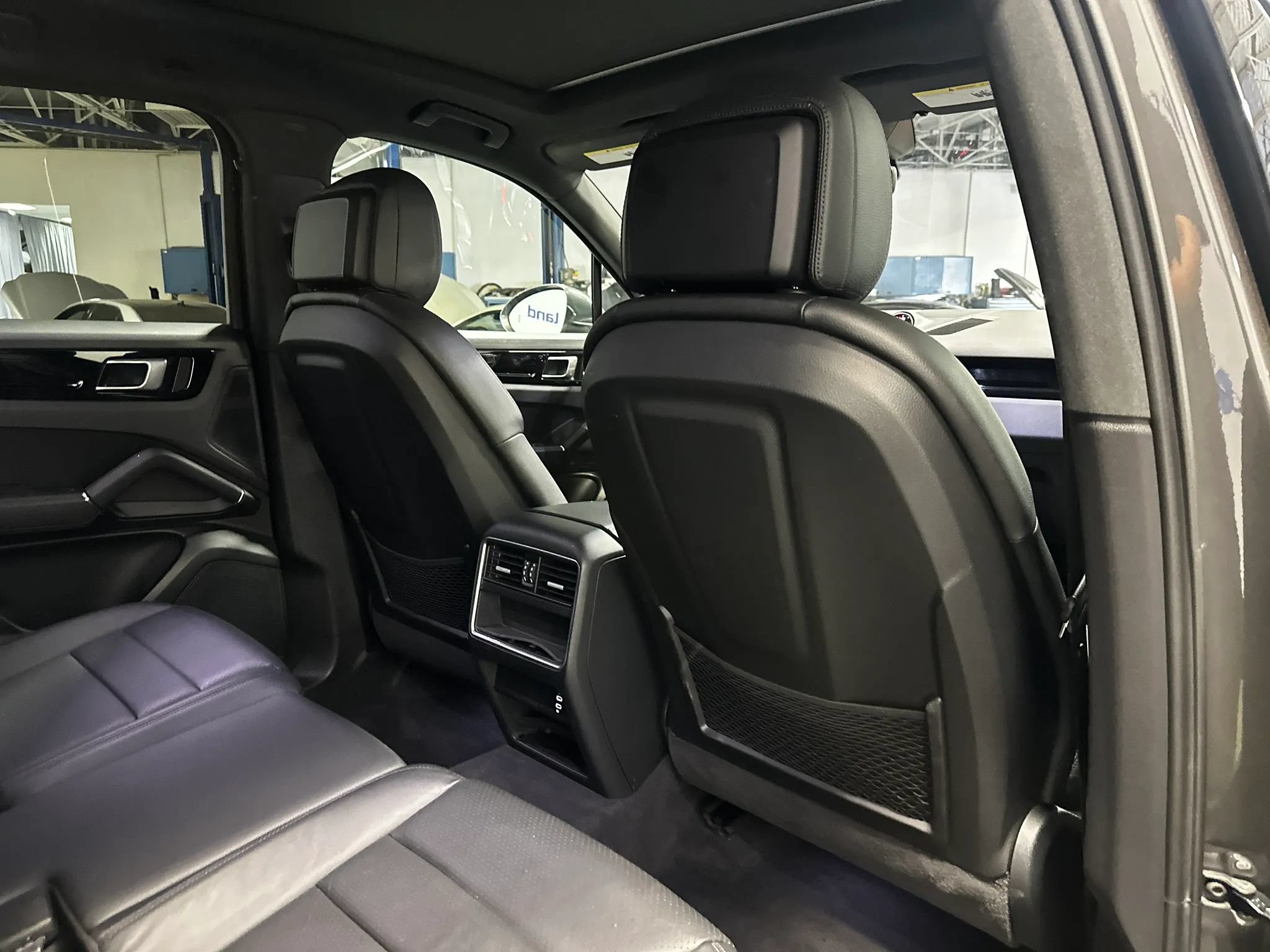 Used 2022 Porsche Cayenne AWD/4WD image 16