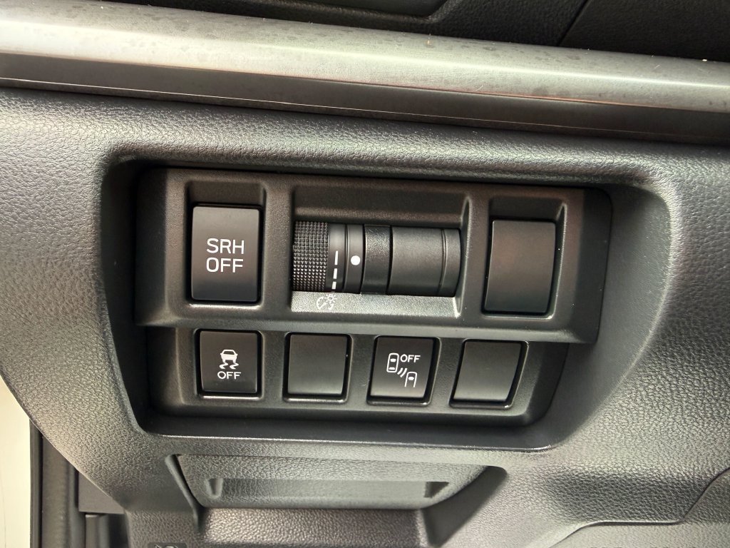 Used 2019 Subaru Crosstrek 2.0i Limited w/ Moonroof Package w/Navigation AWD/4WD image 18