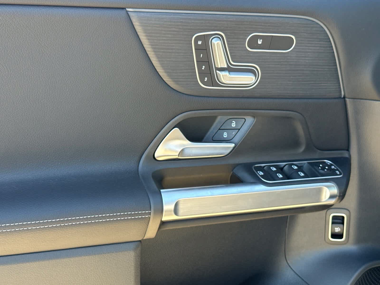New 2026 Mercedes-Benz GLB 250 4MATIC image 14