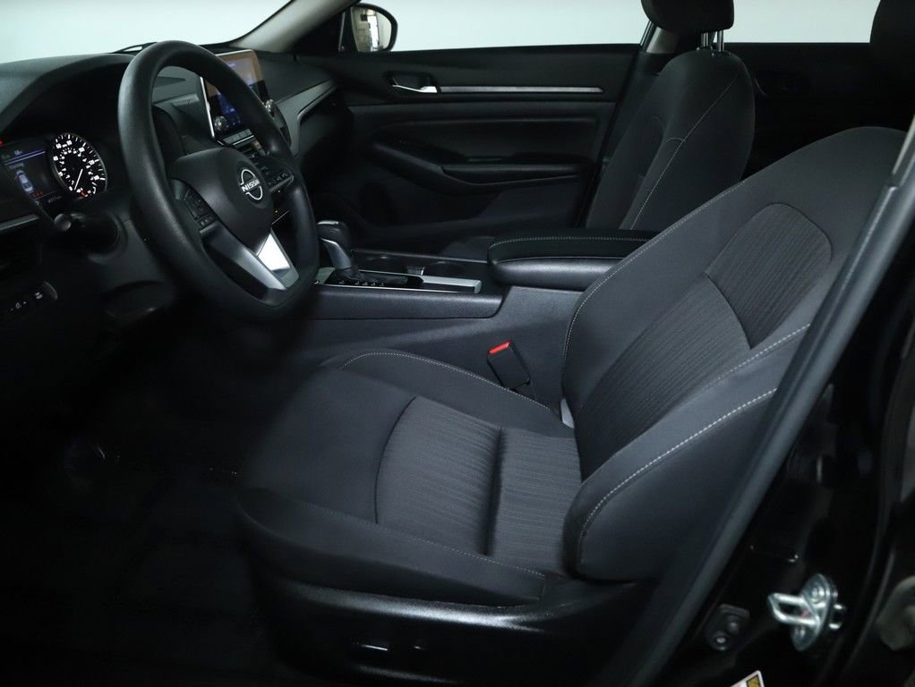 Used 2025 Nissan Altima 2.5 SV FWD image 18
