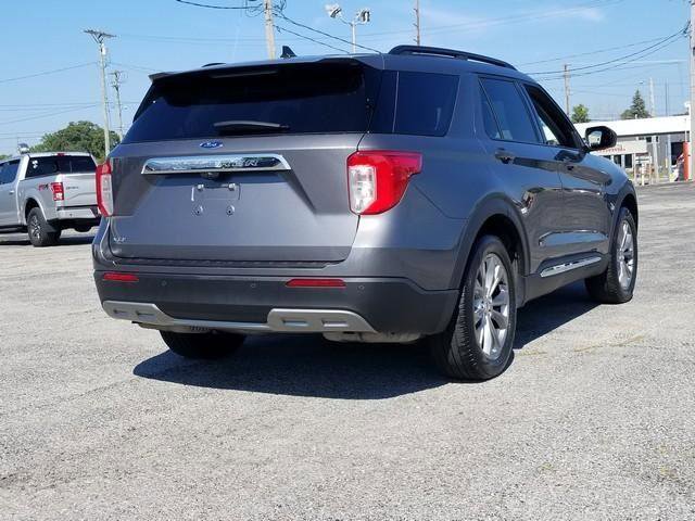 Used 2022 Ford Explorer XLT w/ Equipment Group 202A image 5