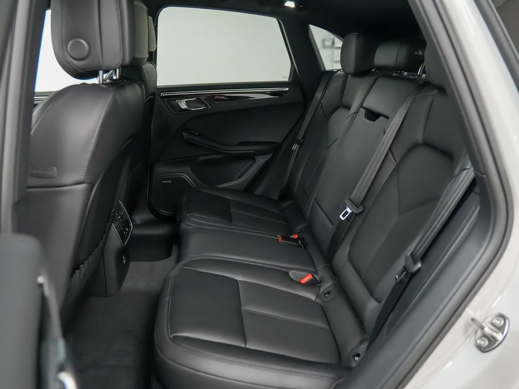 Certified 2026 Porsche Macan Turbo AWD/4WD image 18