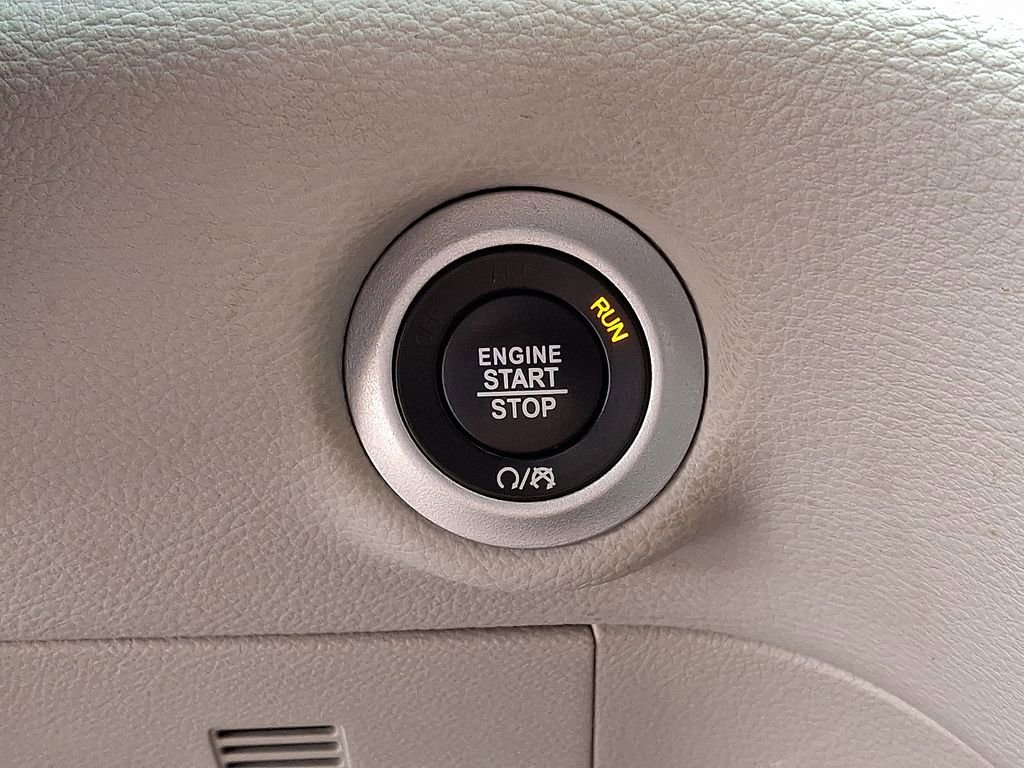 Used 2023 Chrysler Pacifica Touring-L image 23