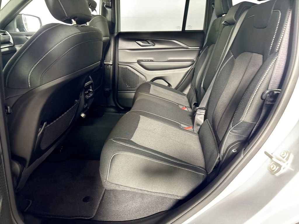 New 2025 Jeep Grand Cherokee Laredo w/ Luxury Tech Group I image 19