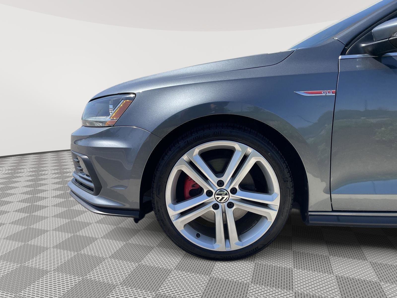 Used 2017 Volkswagen Jetta GLI FWD image 10