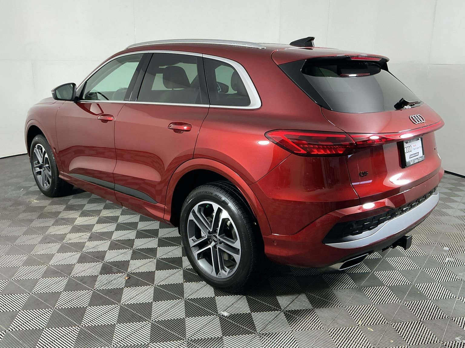 Used 2025 Audi Q5 Premium Plus w/ Premium Plus image 6