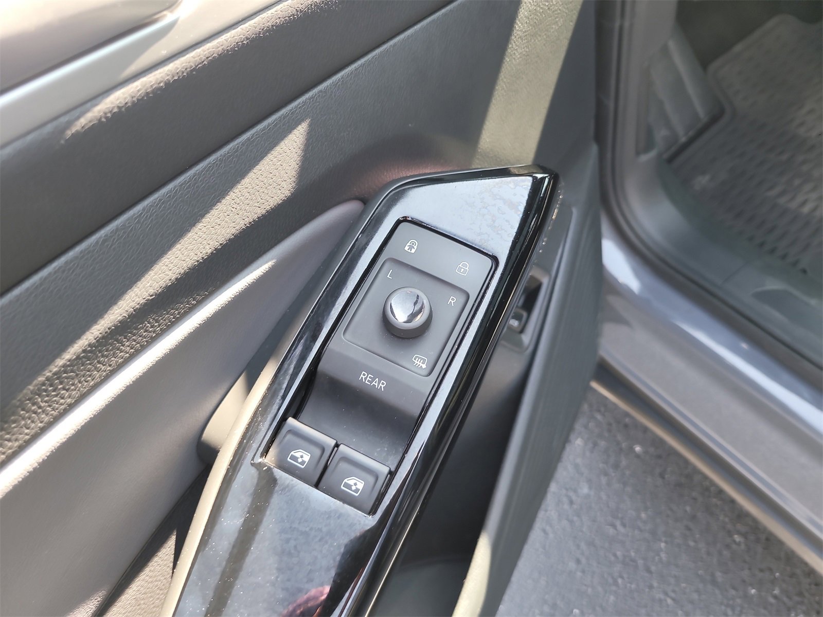 Used 2023 Volkswagen ID.4 Pro S image 17